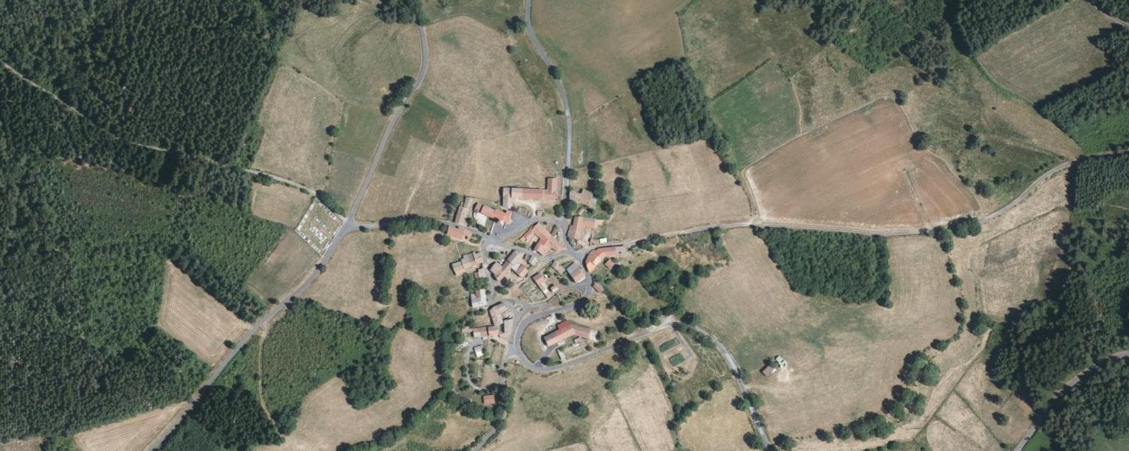 Vue aérienne de La Chapelle-Bertin (Haute-Loire)