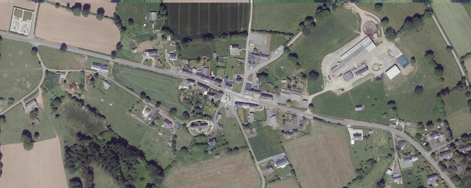 Vue aérienne de La Chapelle-Cécelin (Manche)