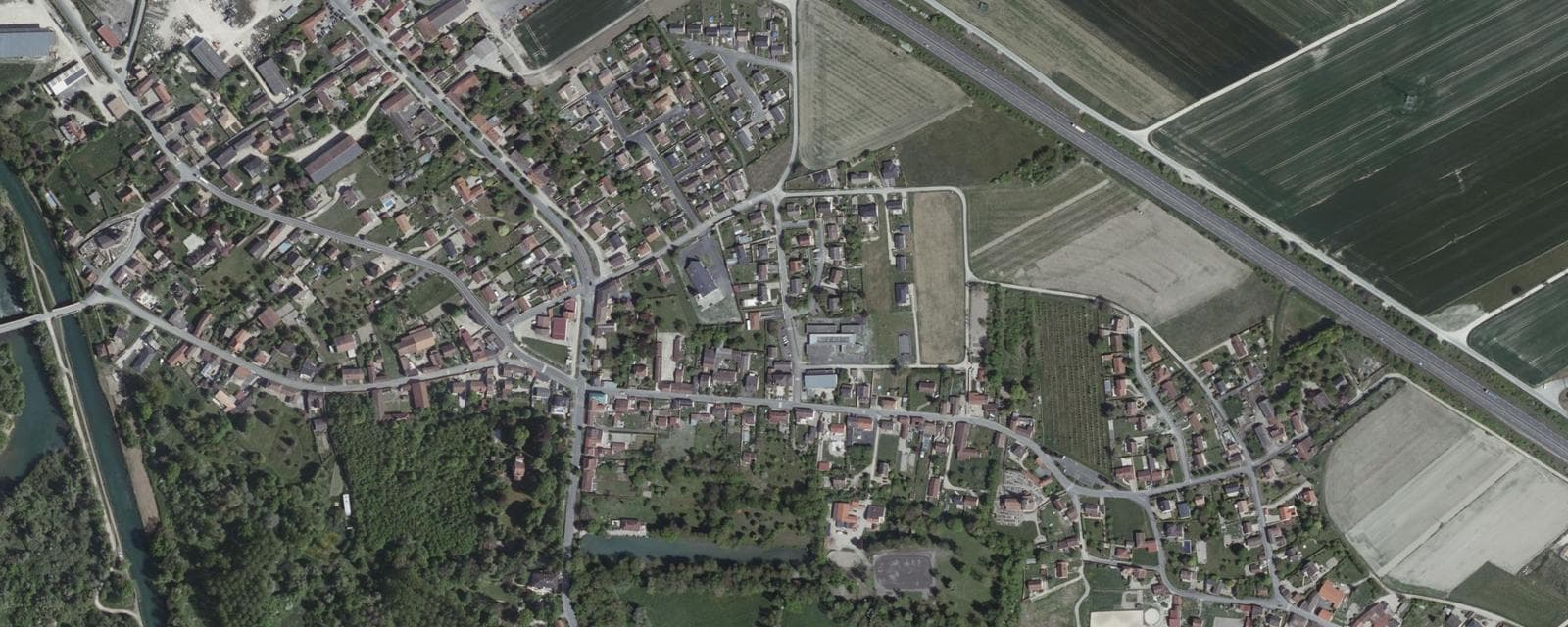 Vue aérienne de La Chaussée-sur-Marne (Marne)