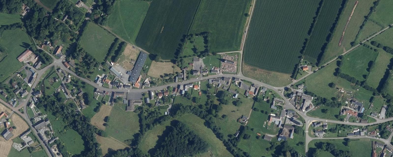 Vue aérienne de La Neuville-lès-Dorengt (Aisne)