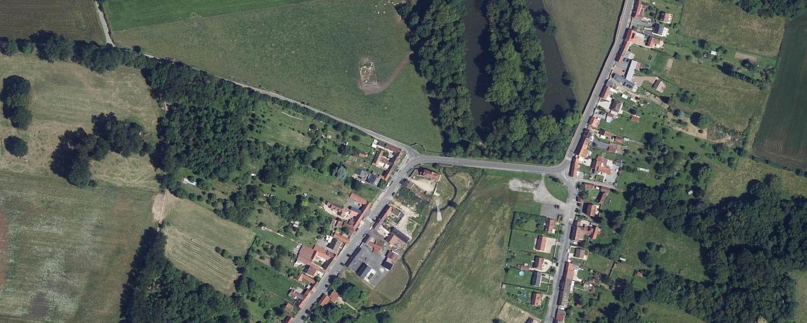 Vue aérienne de La Neuville-sur-Ressons (Oise)