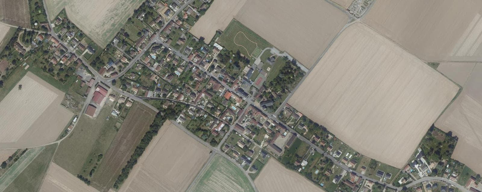 Vue aérienne de La Villeneuve-en-Chevrie (Yvelines)