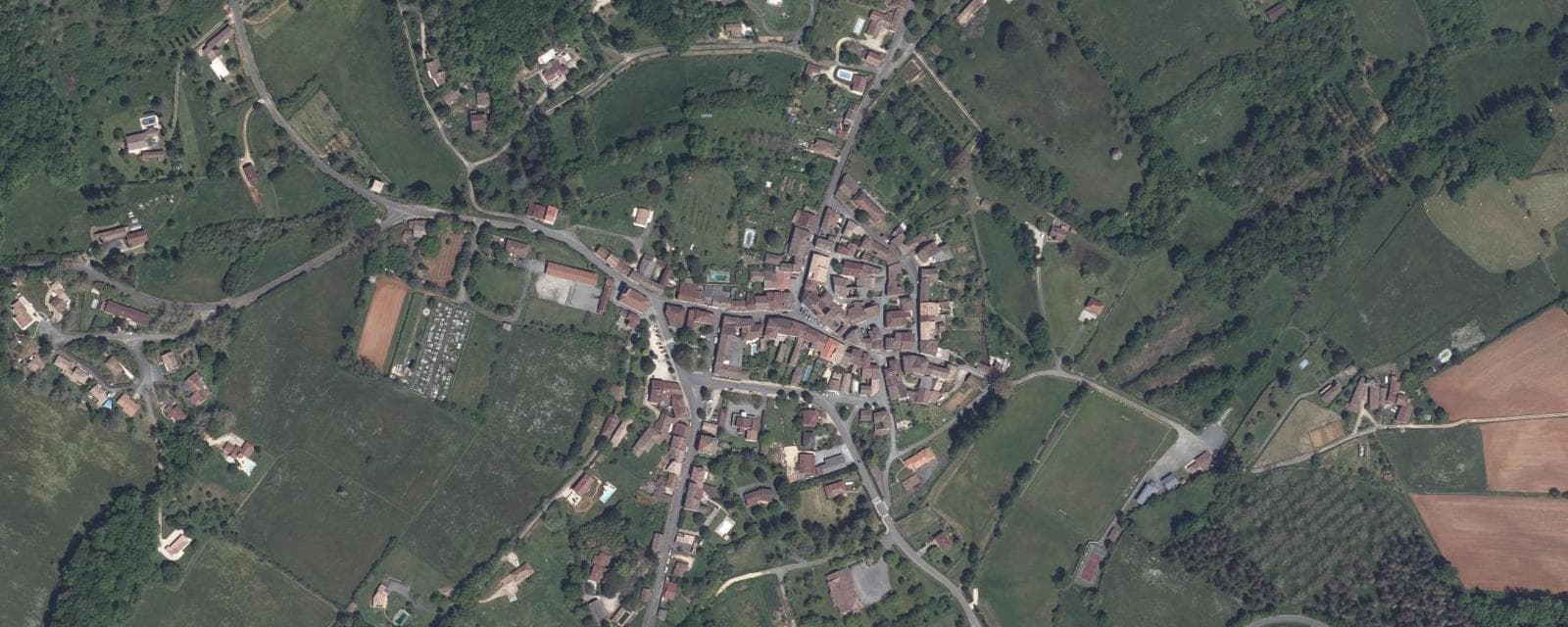 Vue aérienne de Lacapelle-Biron (Lot-et-Garonne)