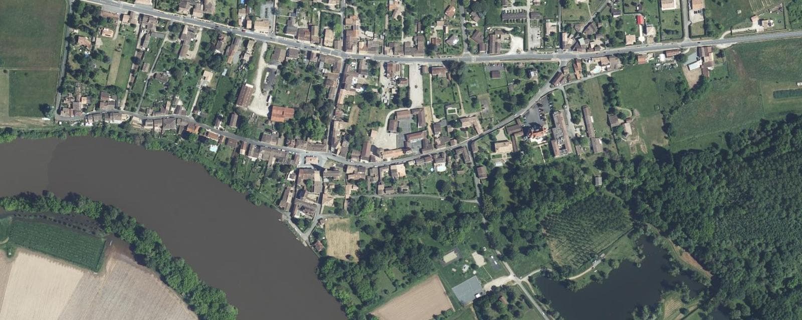 Vue aérienne de Lamothe-Montravel (Dordogne)