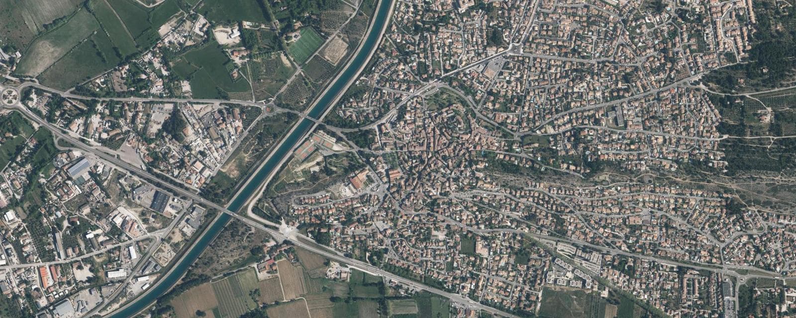 Vue aérienne de Lançon-Provence (Bouches-du-Rhône)