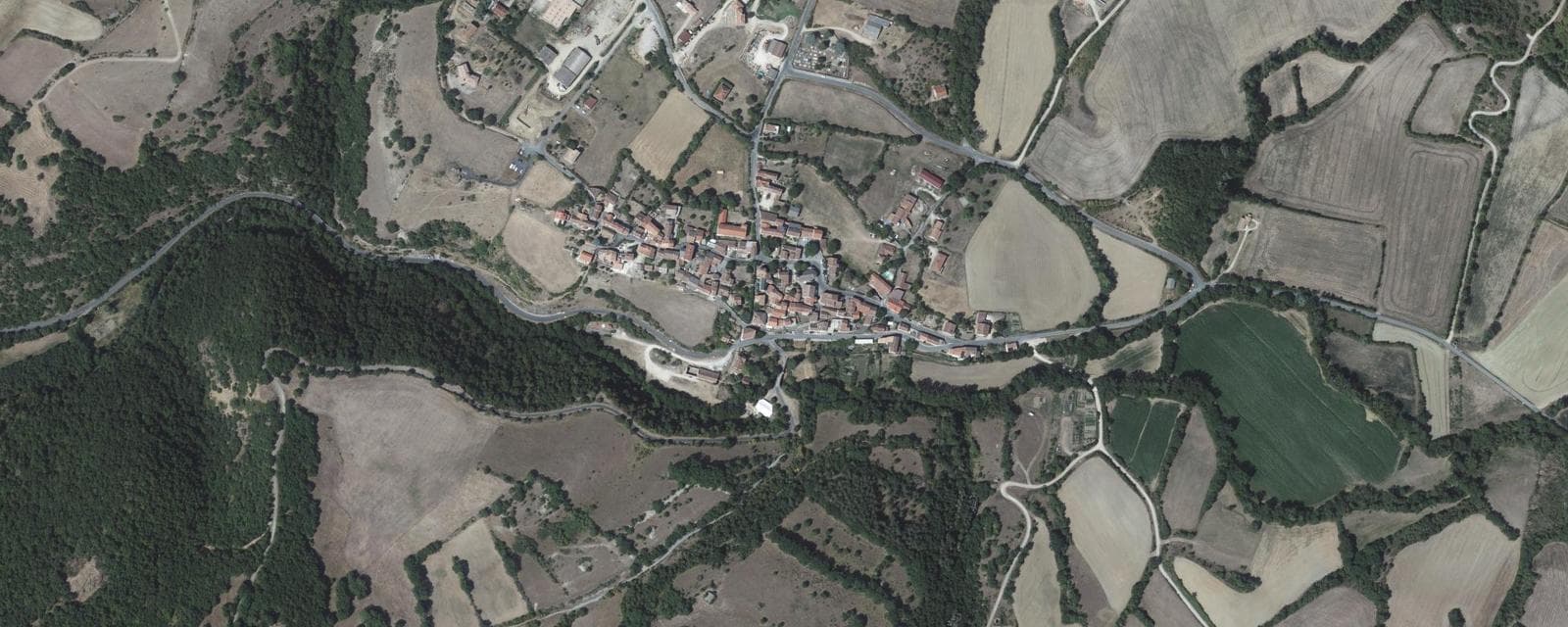 Vue aérienne de Lapanouse-de-Cernon (Aveyron)