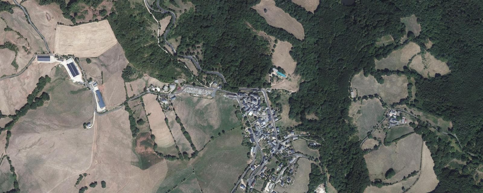 Vue aérienne de Lassouts (Aveyron)