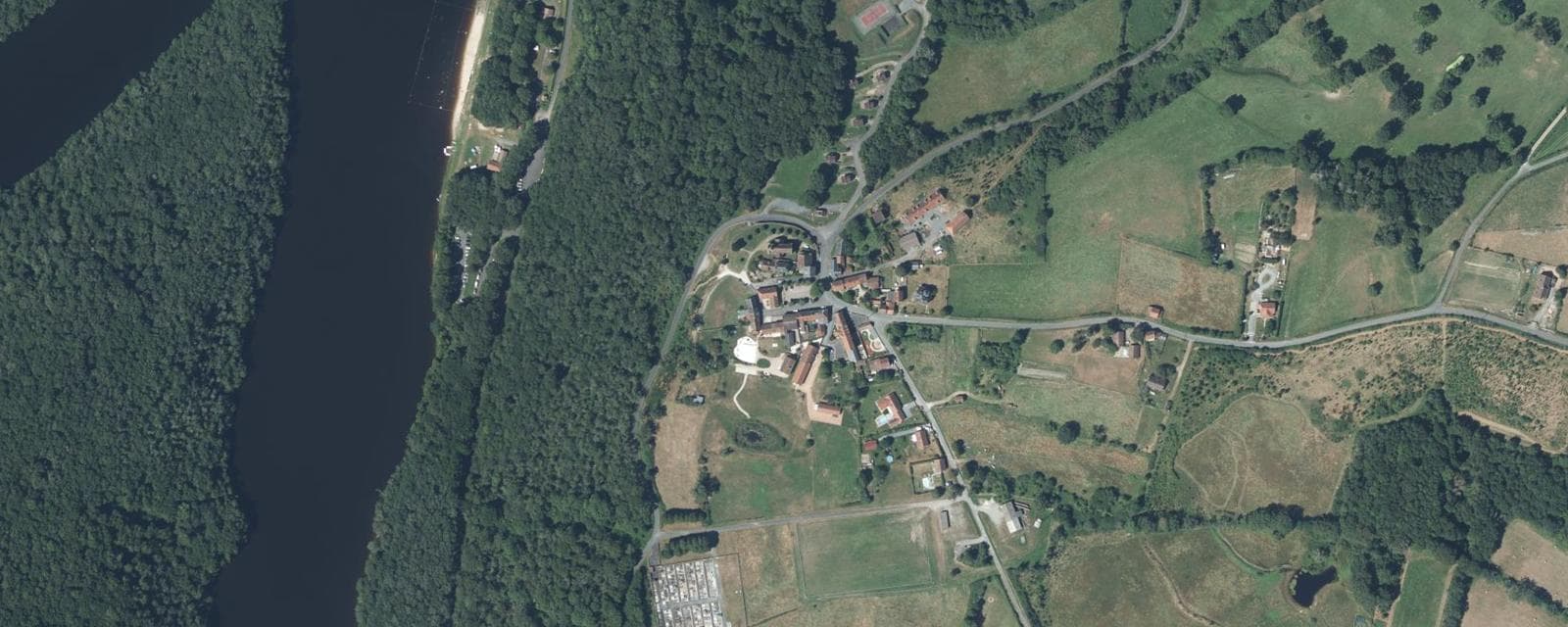 Vue aérienne de Le Bourg-d'Hem (Creuse)