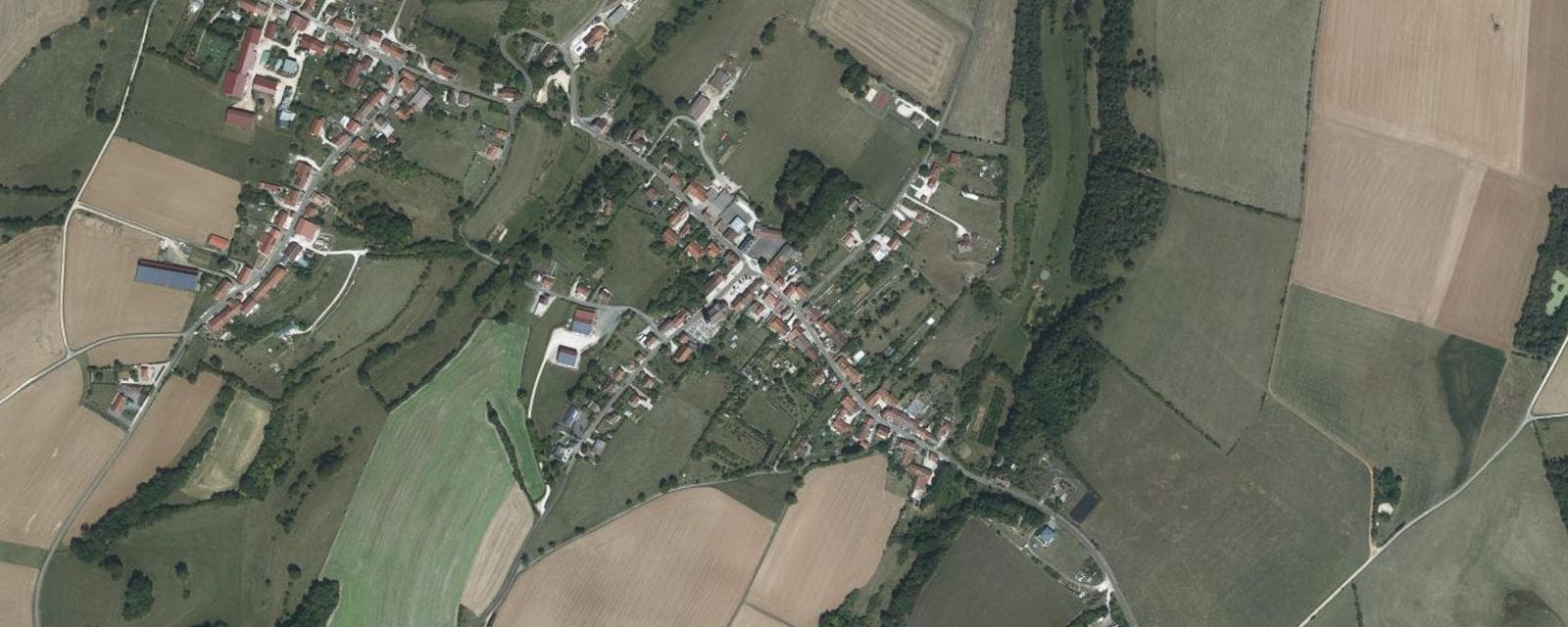 Vue aérienne de Leffonds (Haute-Marne)