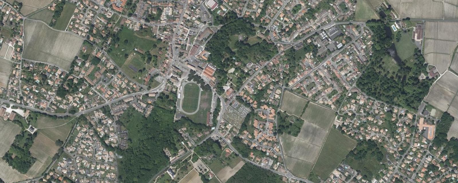 Vue aérienne de Léognan (Gironde)