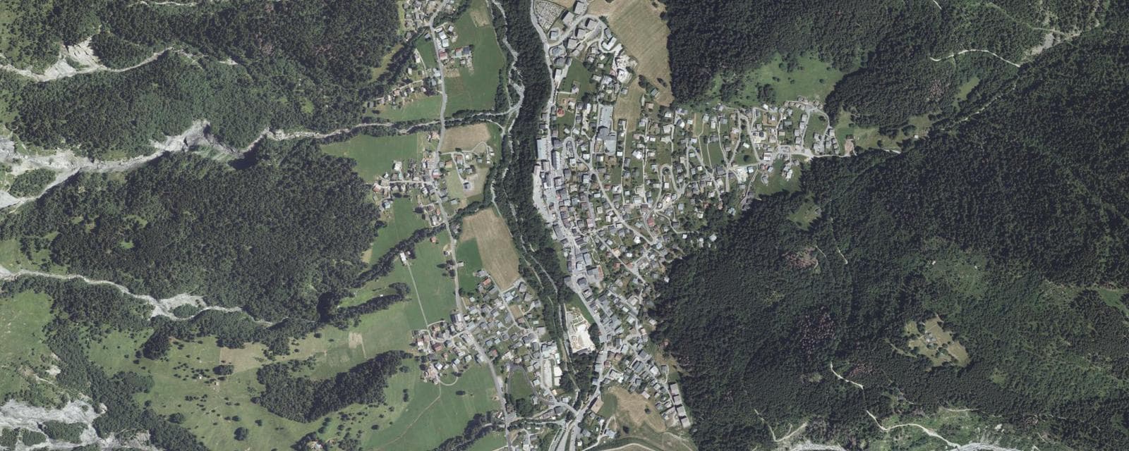 Vue aérienne de Les Contamines-Montjoie (Haute-Savoie)