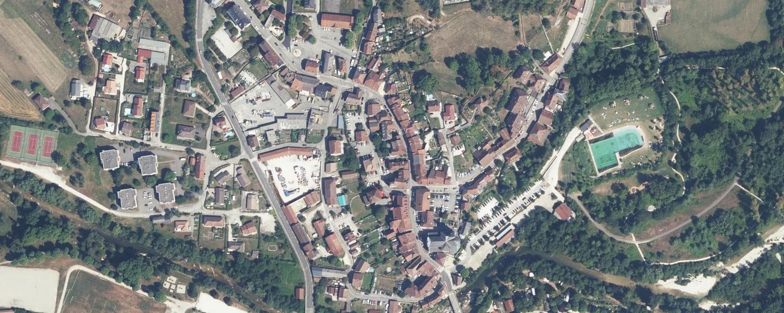 Vue aérienne de Les Échelles (Savoie)