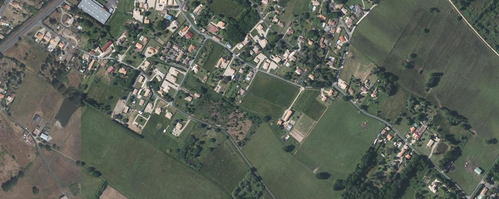 Vue aérienne de Les Églisottes-et-Chalaures (Gironde)
