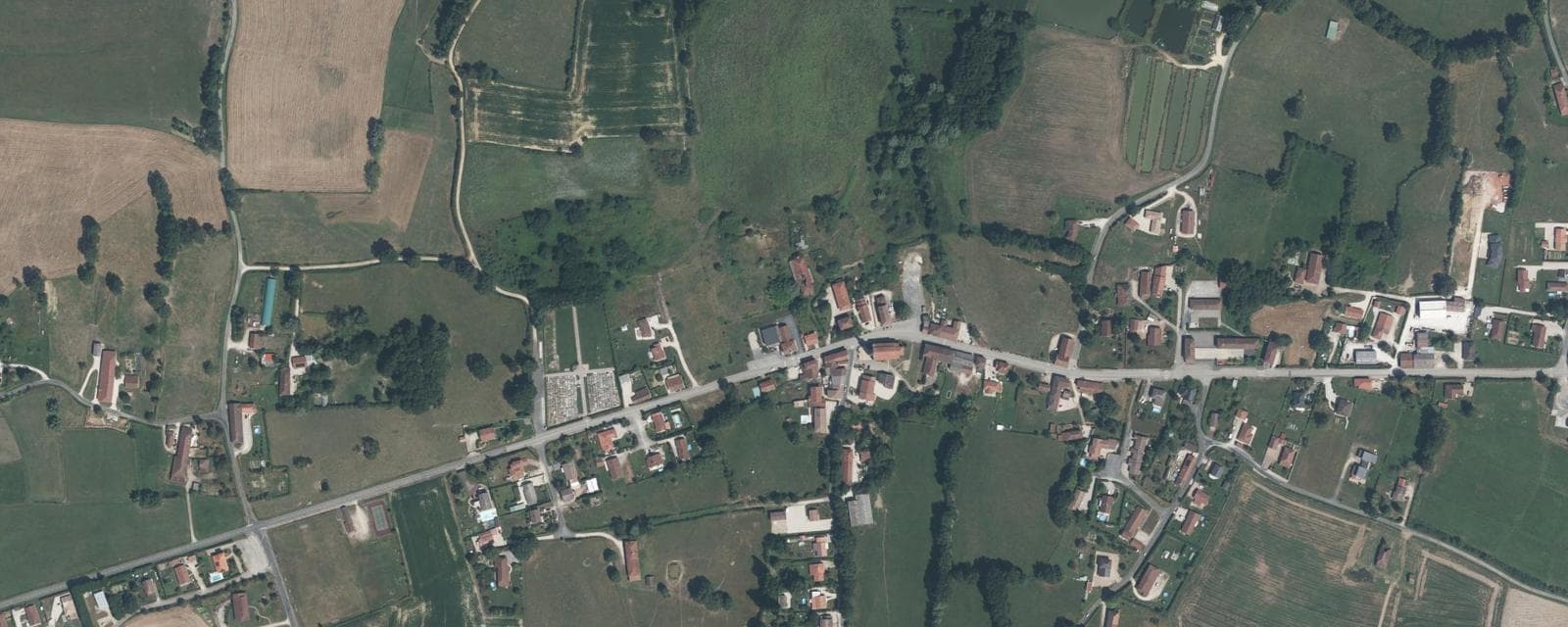 Vue aérienne de Lescheroux (Ain)