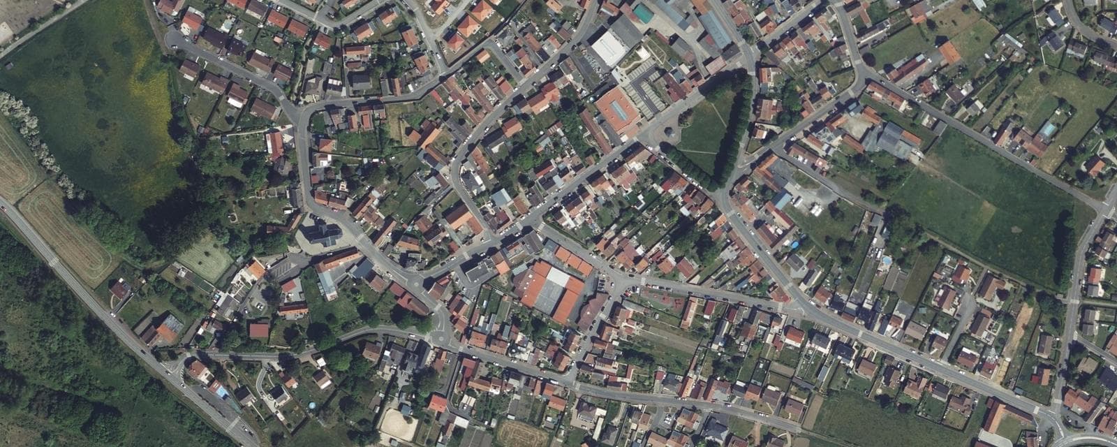 Vue aérienne de Lieu-Saint-Amand (Nord)