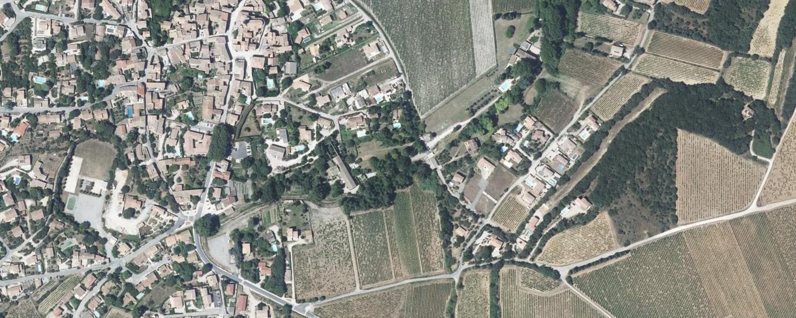 Vue aérienne de Lirac (Gard)