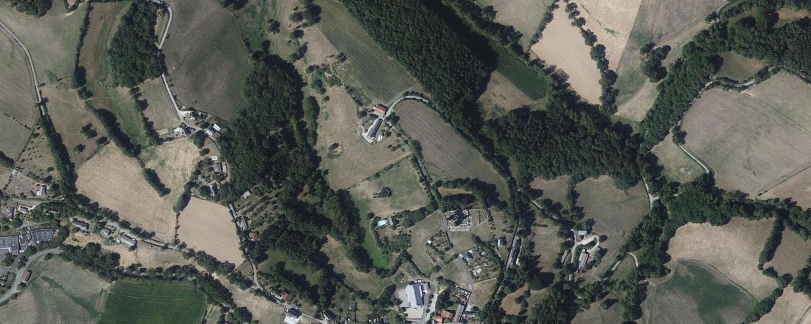 Vue aérienne de Lunac (Aveyron)