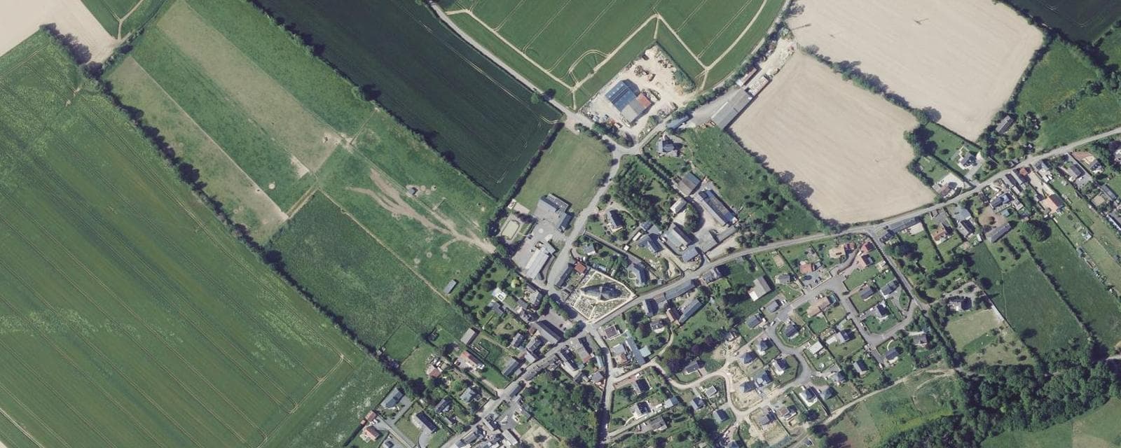 Vue aérienne de Malherbe-sur-Ajon (Calvados)