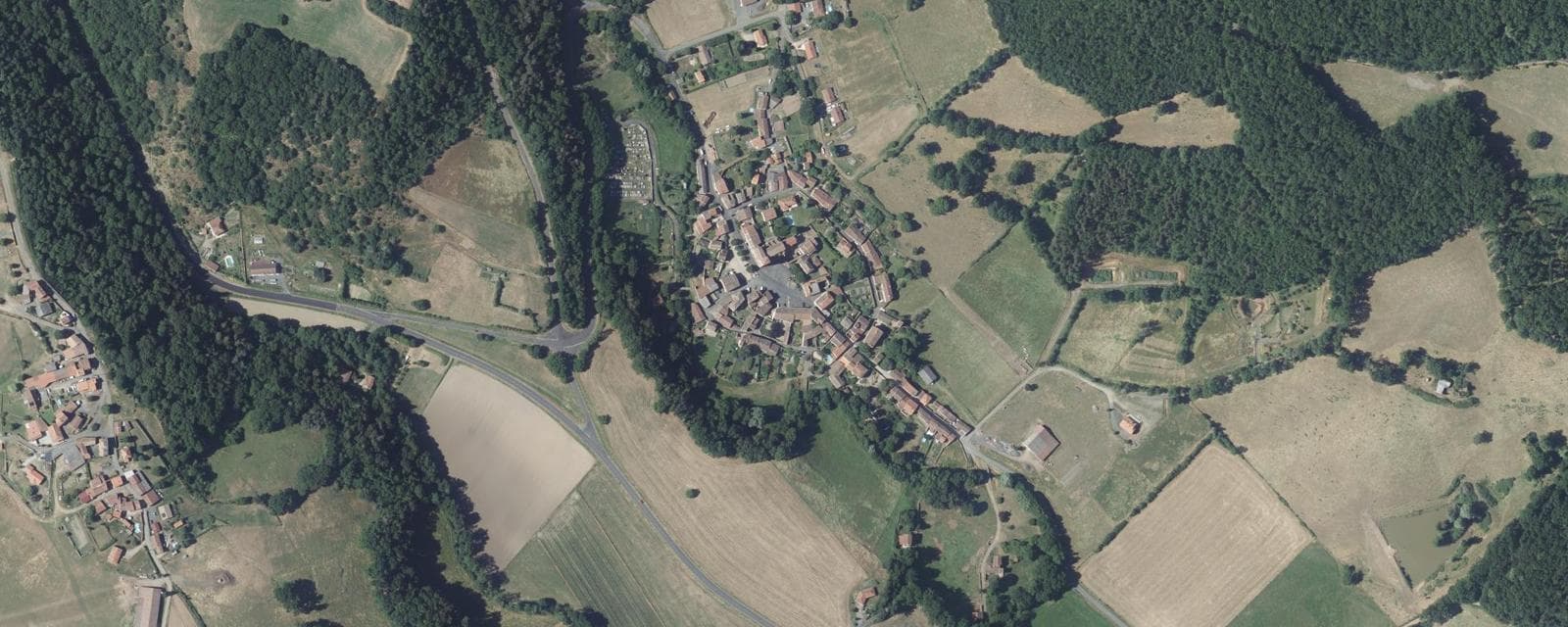 Vue aérienne de Manglieu (Puy-de-Dôme)
