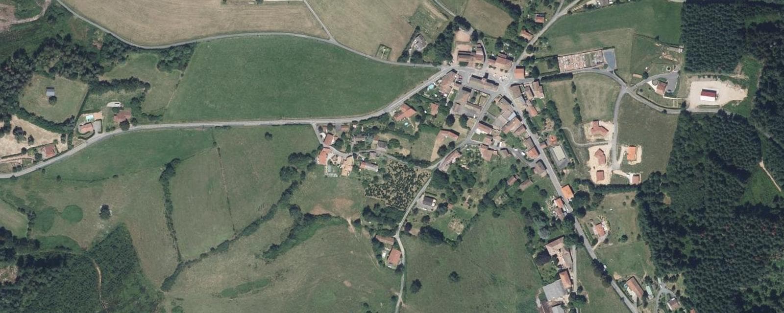Vue aérienne de Meaux-la-Montagne (Rhône)