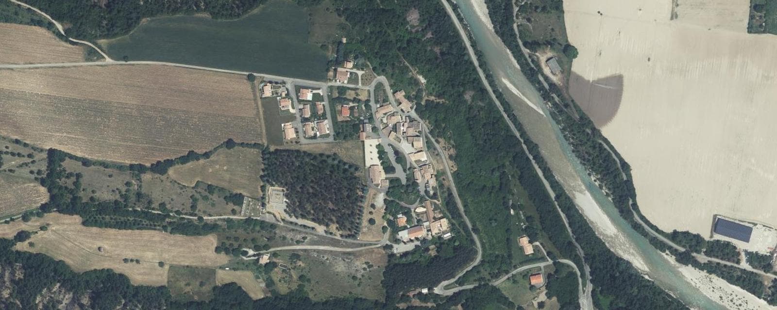 Vue aérienne de Méreuil (Hautes-Alpes)