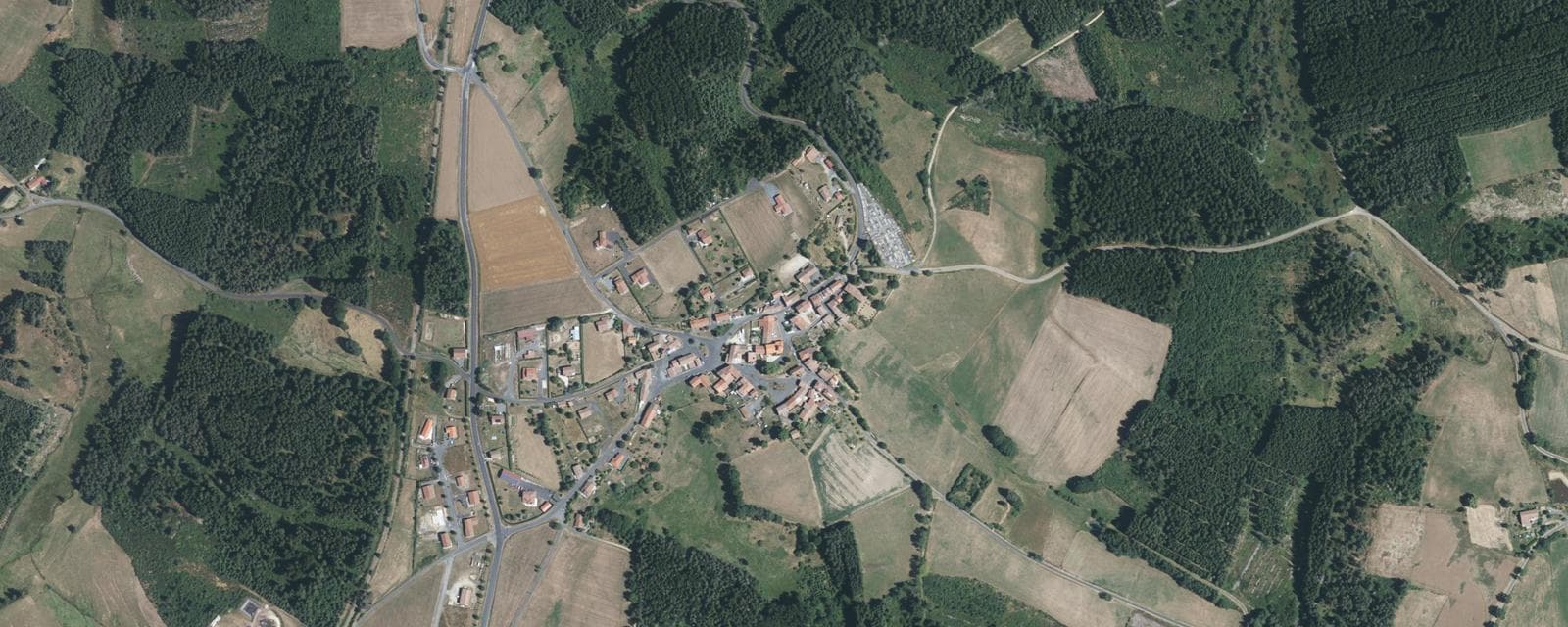 Vue aérienne de Monlet (Haute-Loire)