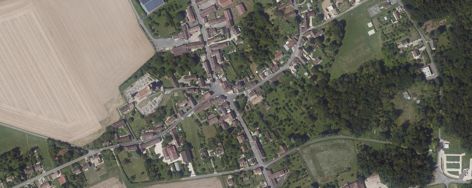 Vue aérienne de Mons-en-Montois (Seine-et-Marne)