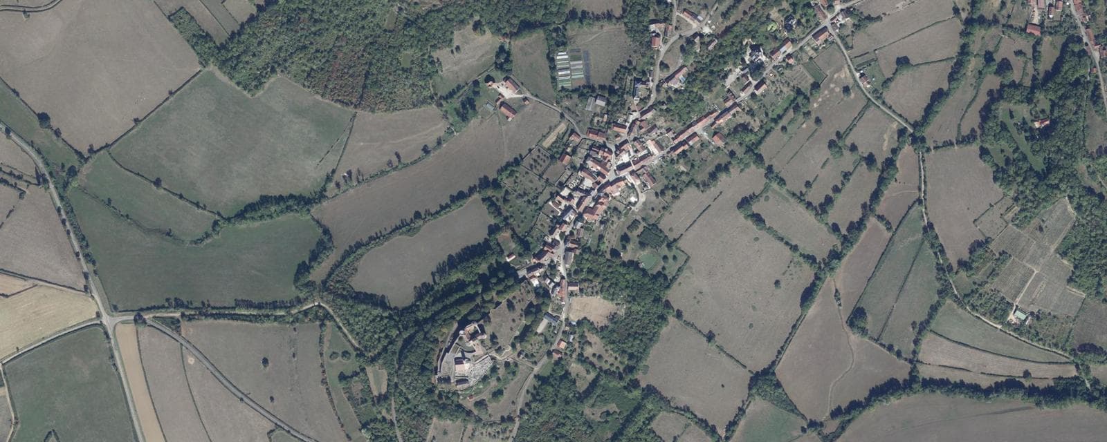 Vue aérienne de Mont-Saint-Jean (Côte-d'Or)