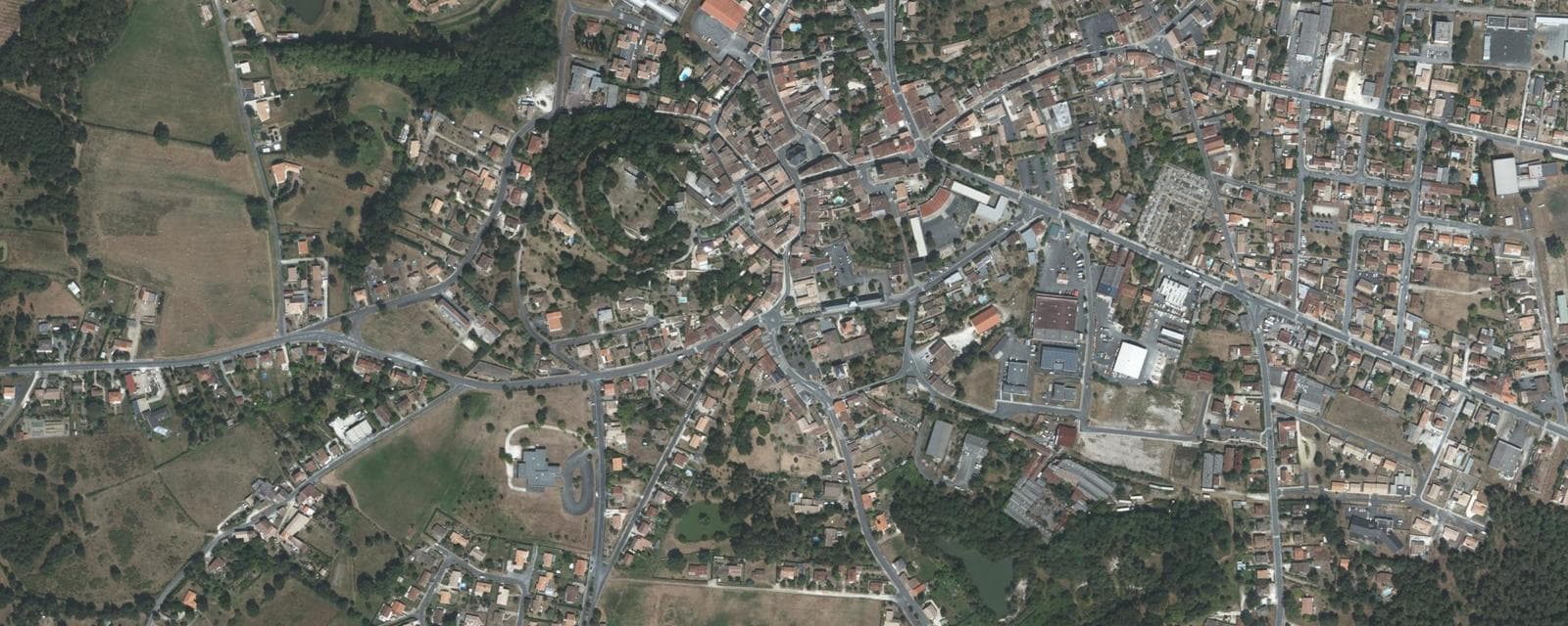 Vue aérienne de Montendre (Charente-Maritime)