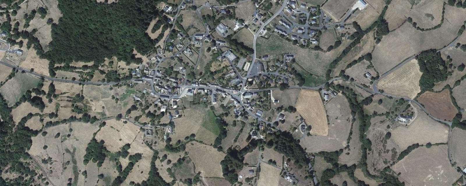 Vue aérienne de Montézic (Aveyron)