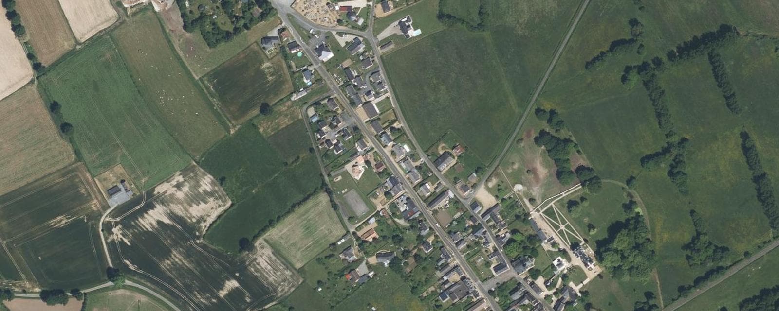 Vue aérienne de Montigné-lès-Rairies (Maine-et-Loire)