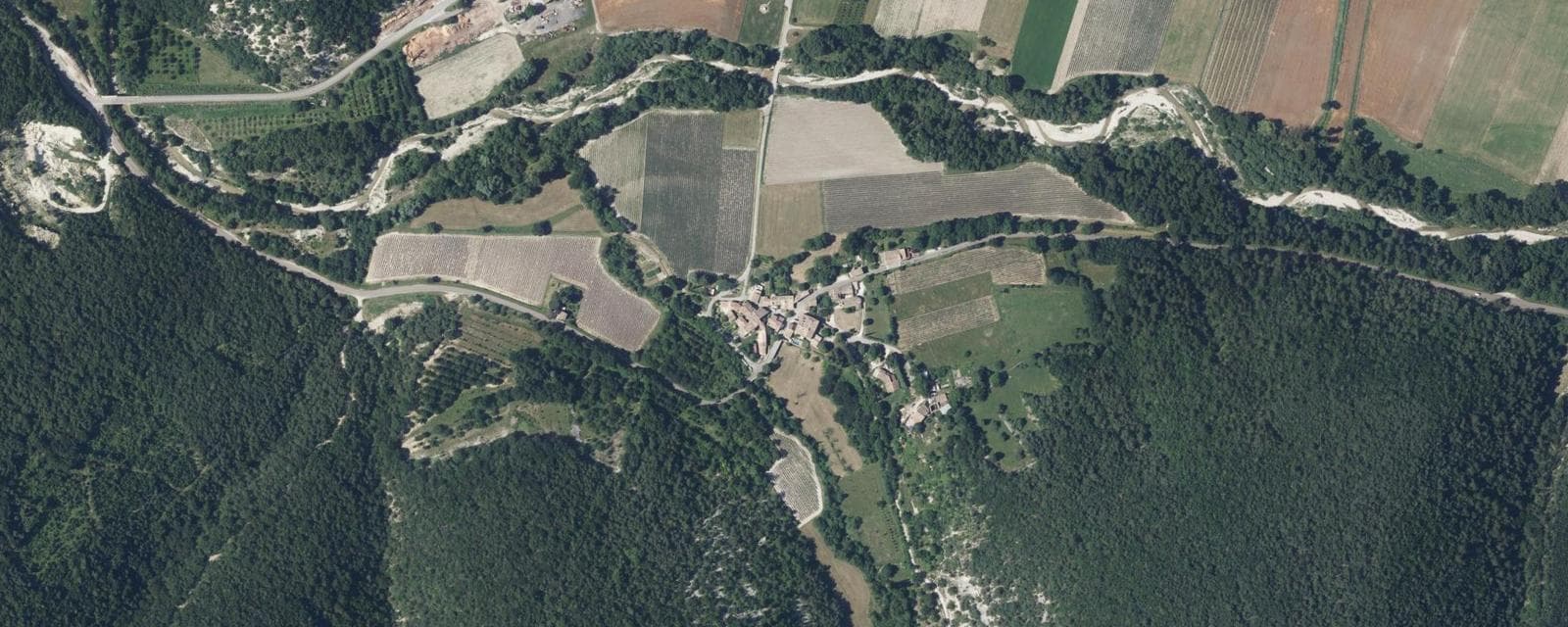 Vue aérienne de Montjoux (Drôme)