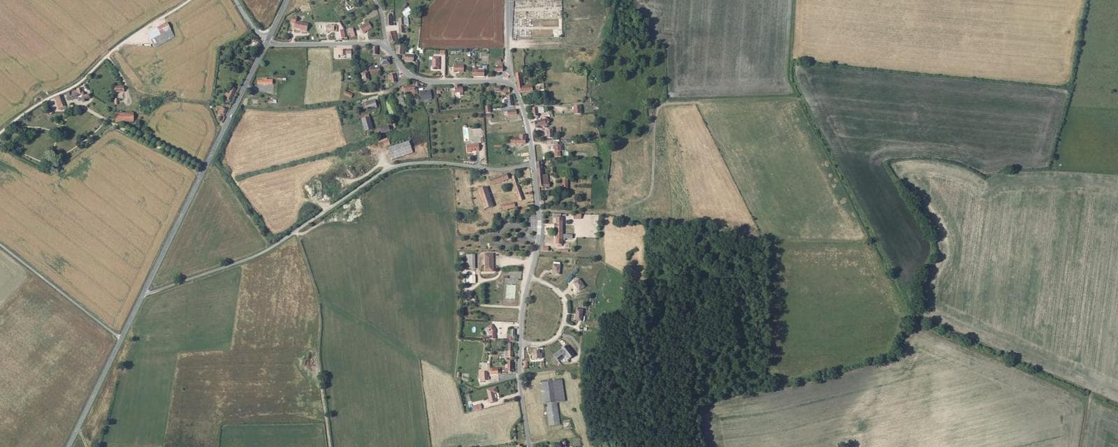 Vue aérienne de Montoldre (Allier)