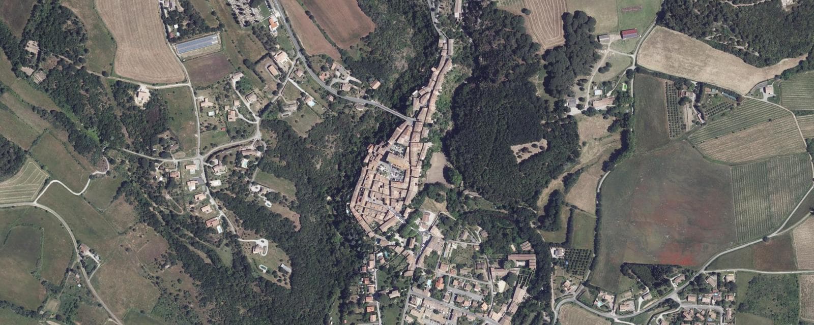 Vue aérienne de Montolieu (Aude)