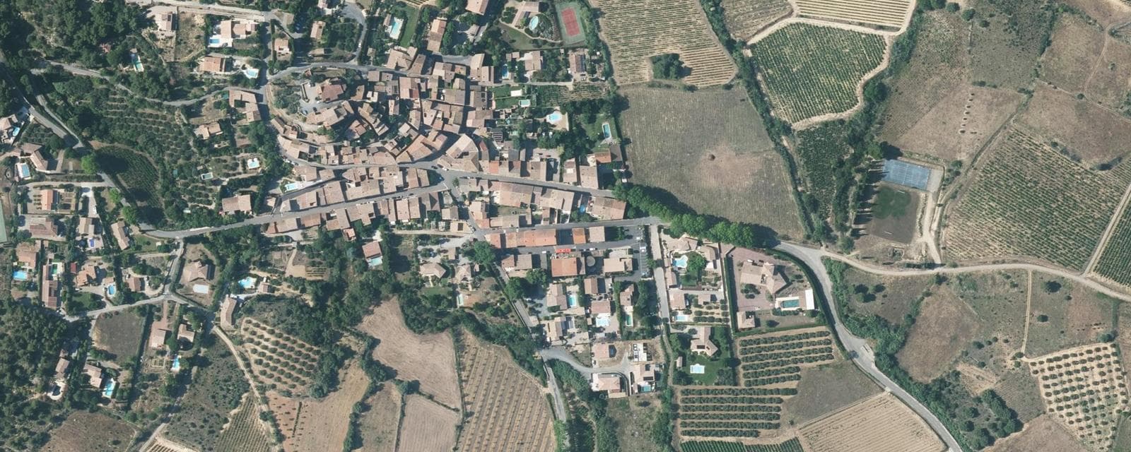 Vue aérienne de Montouliers (Hérault)