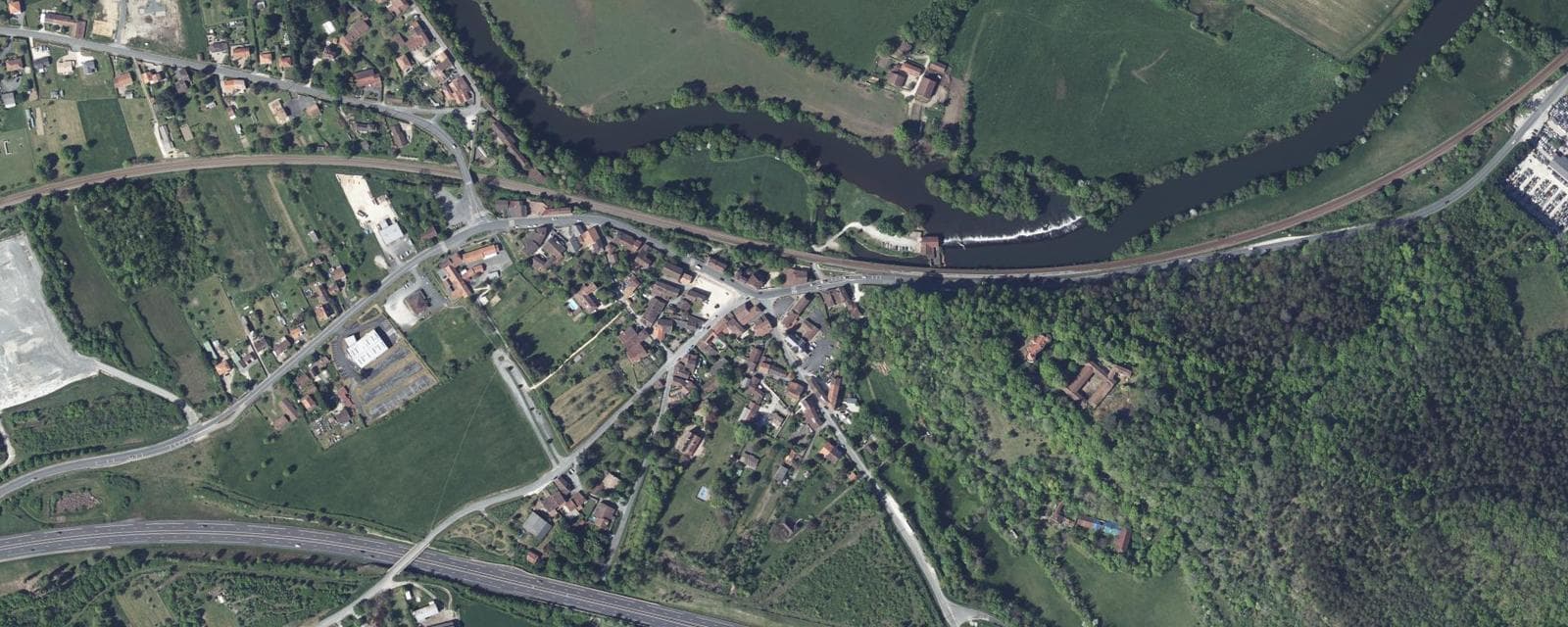 Vue aérienne de Montrem (Dordogne)