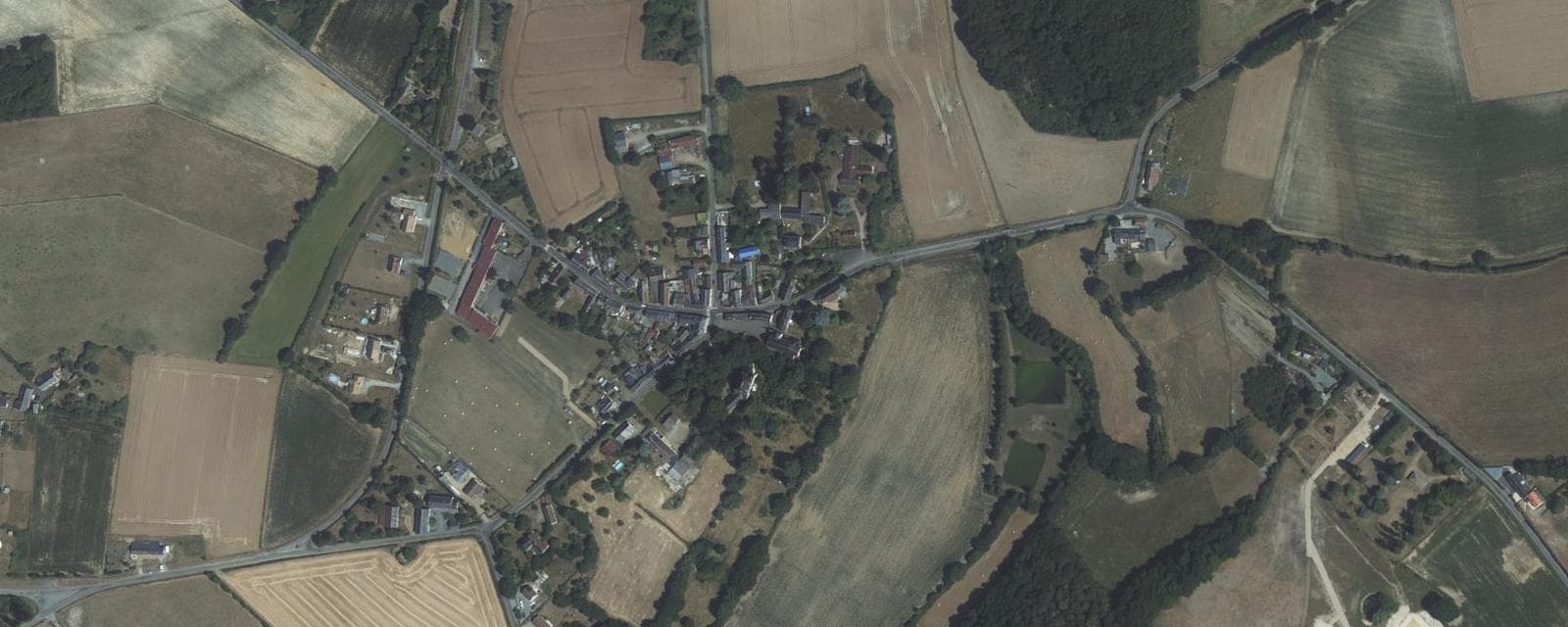 Vue aérienne de Montreuil-le-Henri (Sarthe)