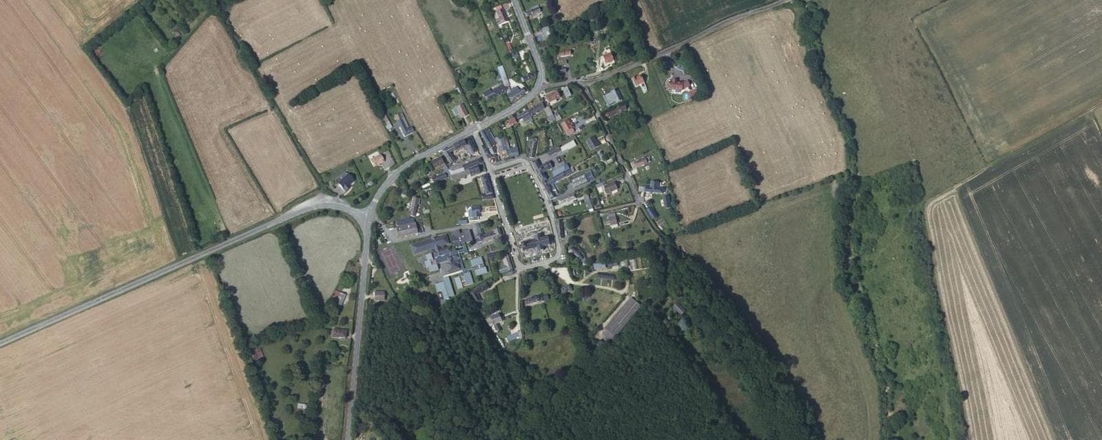 Vue aérienne de Montroty (Seine-Maritime)