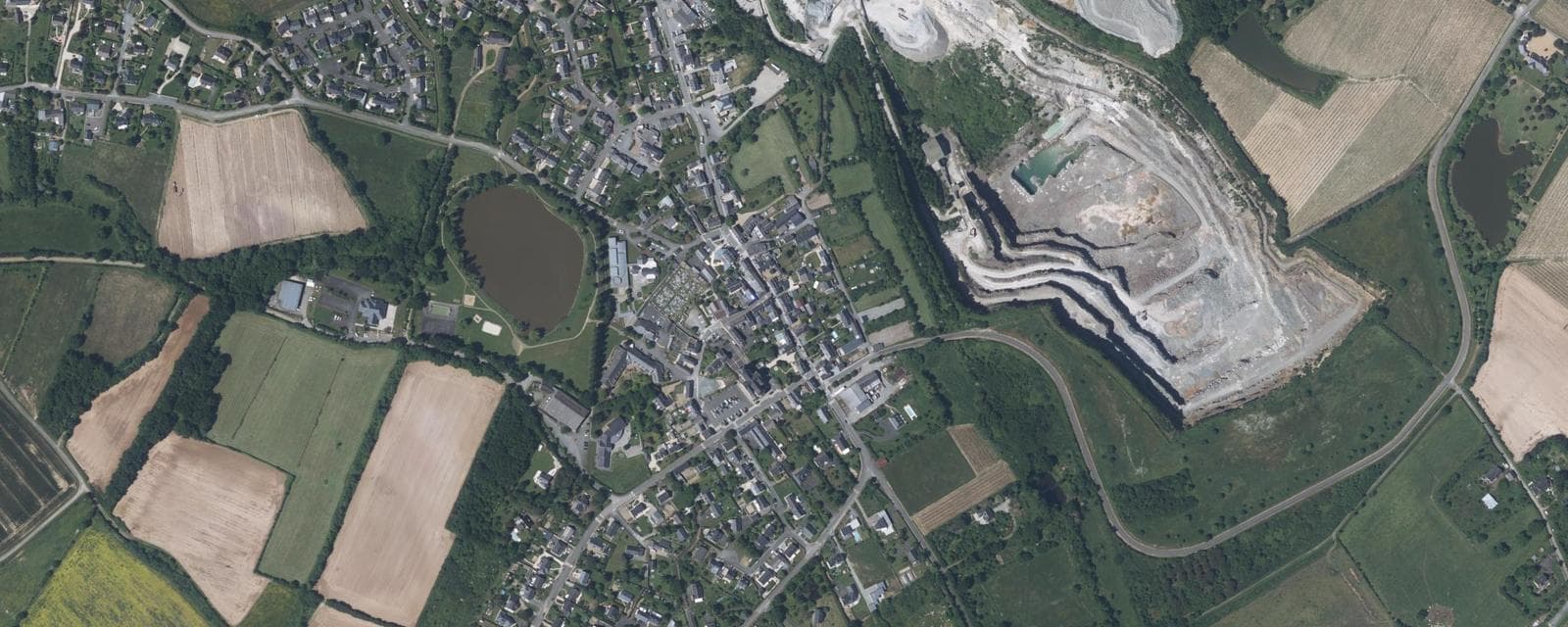 Vue aérienne de Mozé-sur-Louet (Maine-et-Loire)