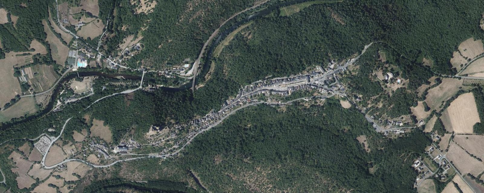 Vue aérienne de Najac (Aveyron)