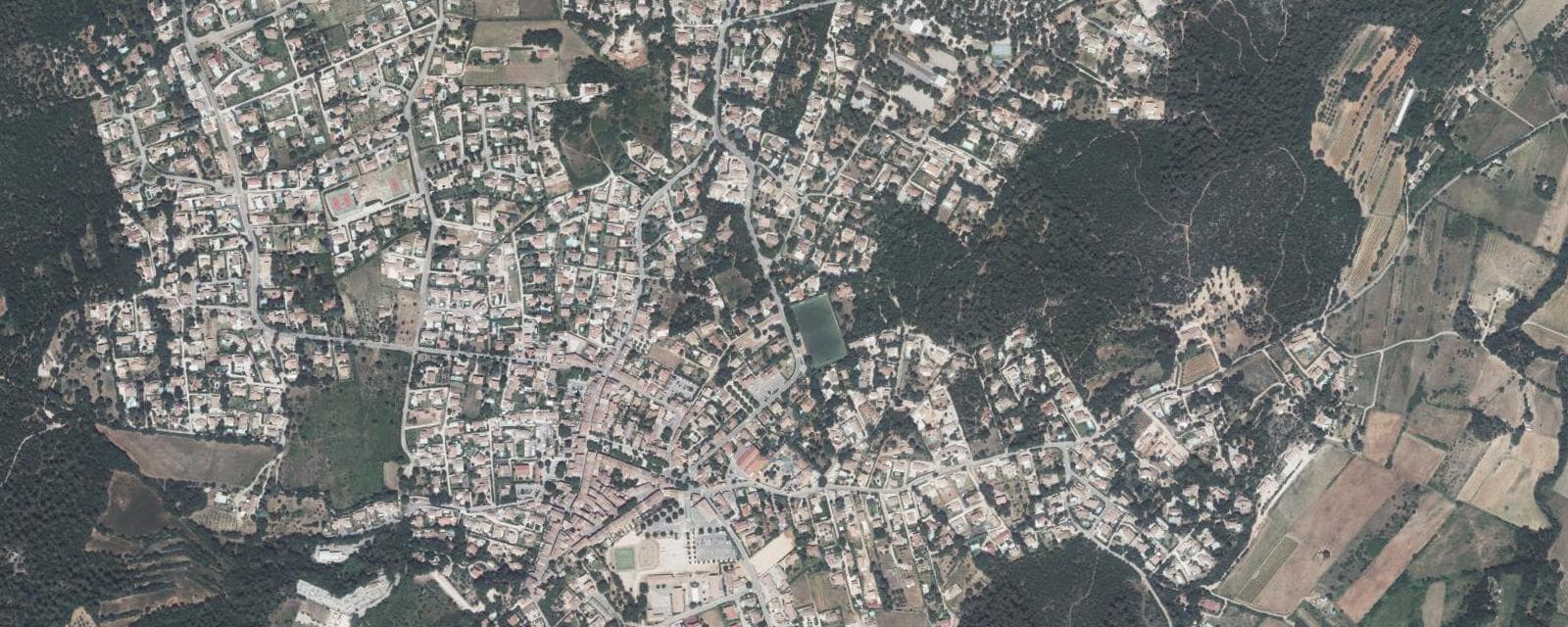 Vue aérienne de Nans-les-Pins (Var)