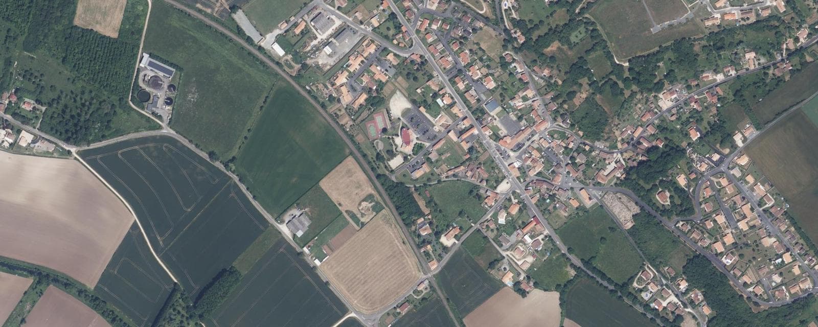 Vue aérienne de Nanteuil (Deux-Sèvres)