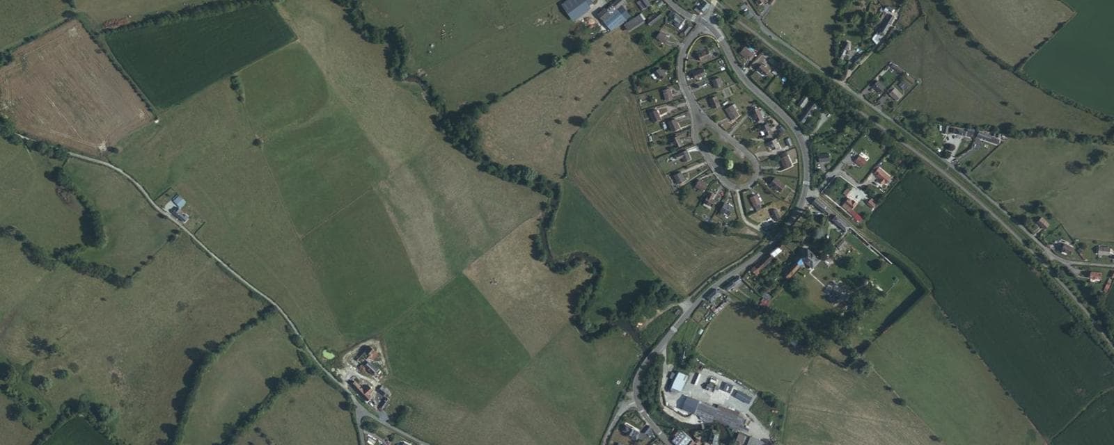 Vue aérienne de Neuville-Ferrières (Seine-Maritime)