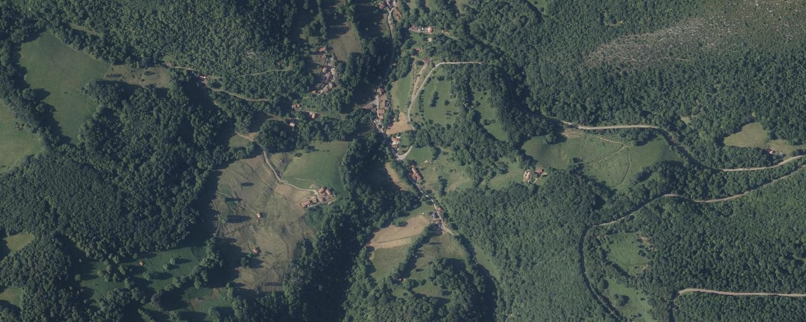 Vue aérienne de Nistos (Hautes-Pyrénées)