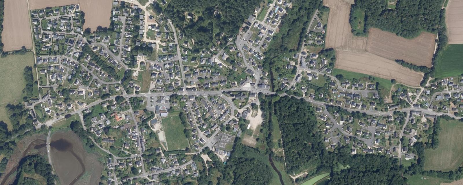 Vue aérienne de Nostang (Morbihan)