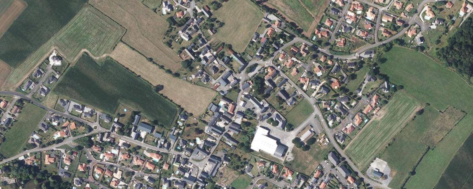 Vue aérienne de Nousty (Pyrénées-Atlantiques)