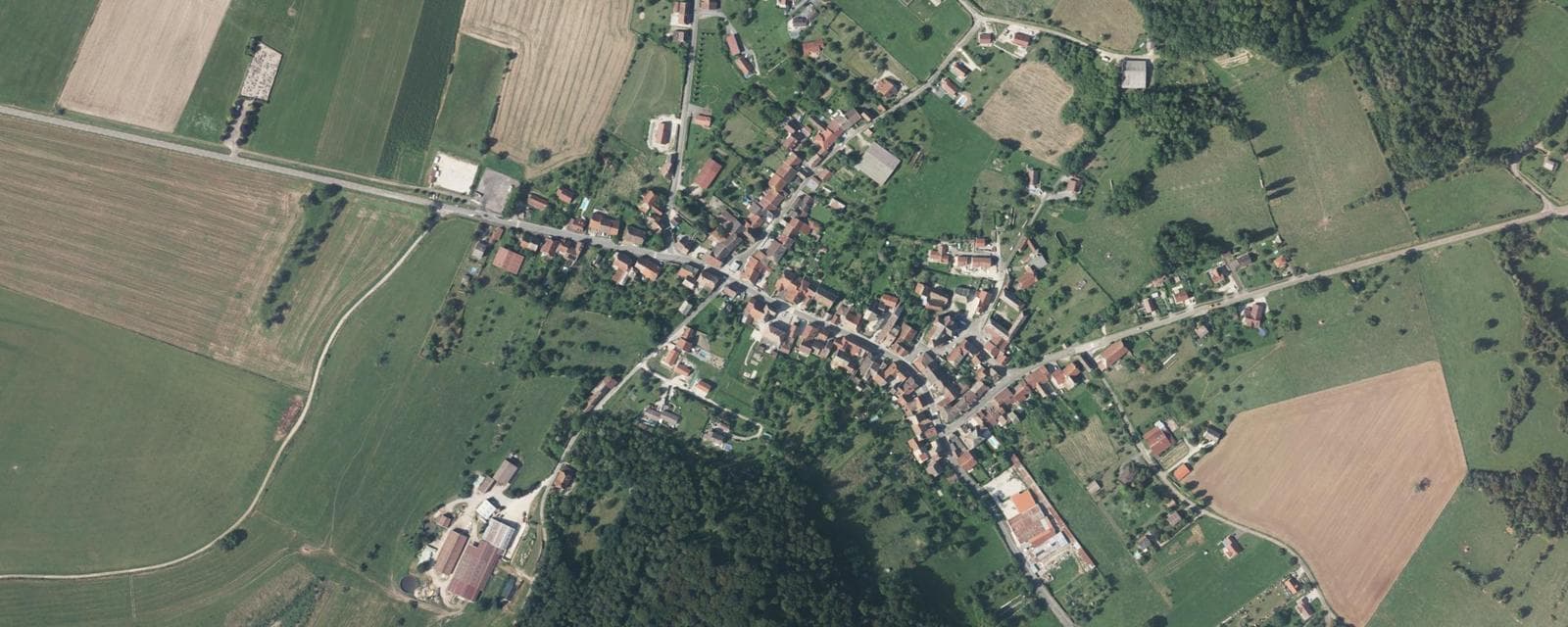 Vue aérienne de Oiselay-et-Grachaux (Haute-Saône)