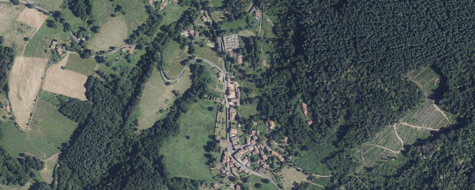 Vue aérienne de Olmet (Puy-de-Dôme)
