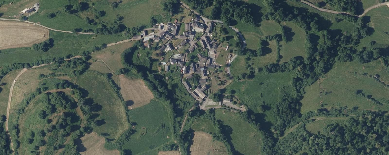 Vue aérienne de Ousté (Hautes-Pyrénées)