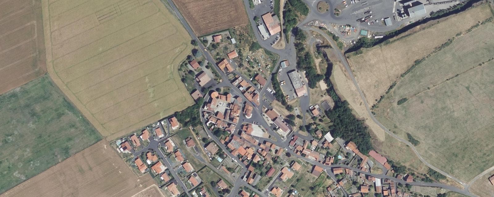 Vue aérienne de Pardines (Puy-de-Dôme)
